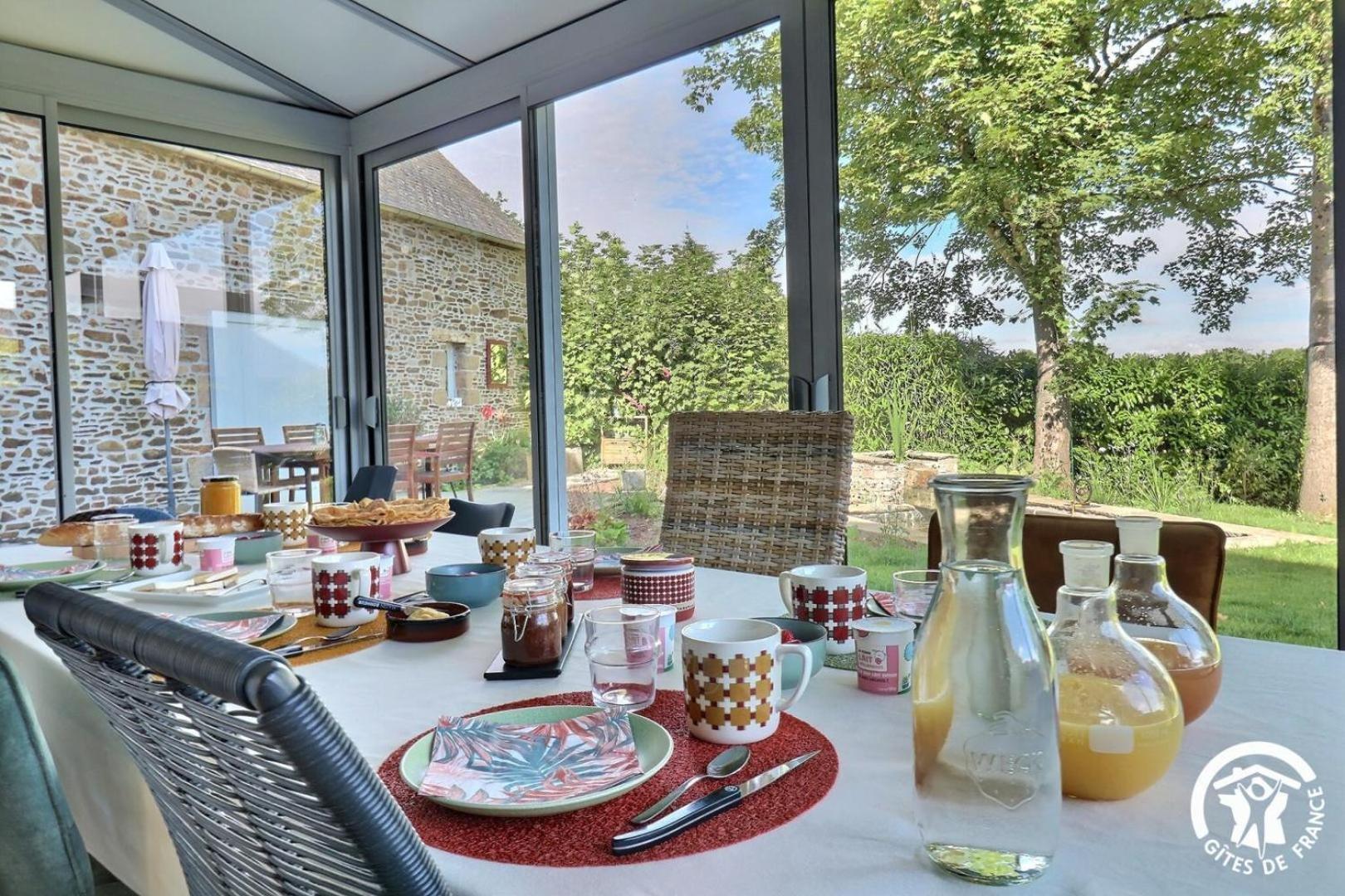 Bed and Breakfast Le Jardin De Quercus à Bazouges-la-Pérouse Extérieur photo