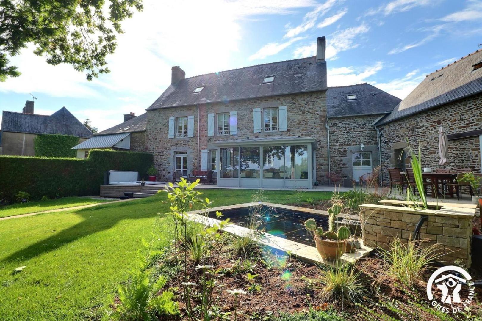 Bed and Breakfast Le Jardin De Quercus à Bazouges-la-Pérouse Extérieur photo