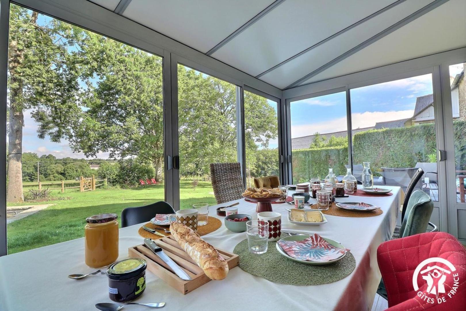 Bed and Breakfast Le Jardin De Quercus à Bazouges-la-Pérouse Extérieur photo